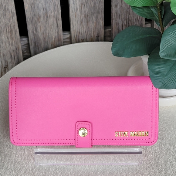 Steve Madden Handbags - Steve Madden Vibrant Pink Wallet